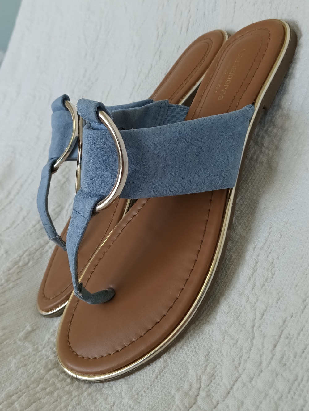 Liz Claiborne Powder Blue Suede Ring-Accent Thong Sandals Flats Casual Comfy 7M - Picture 3 of 13